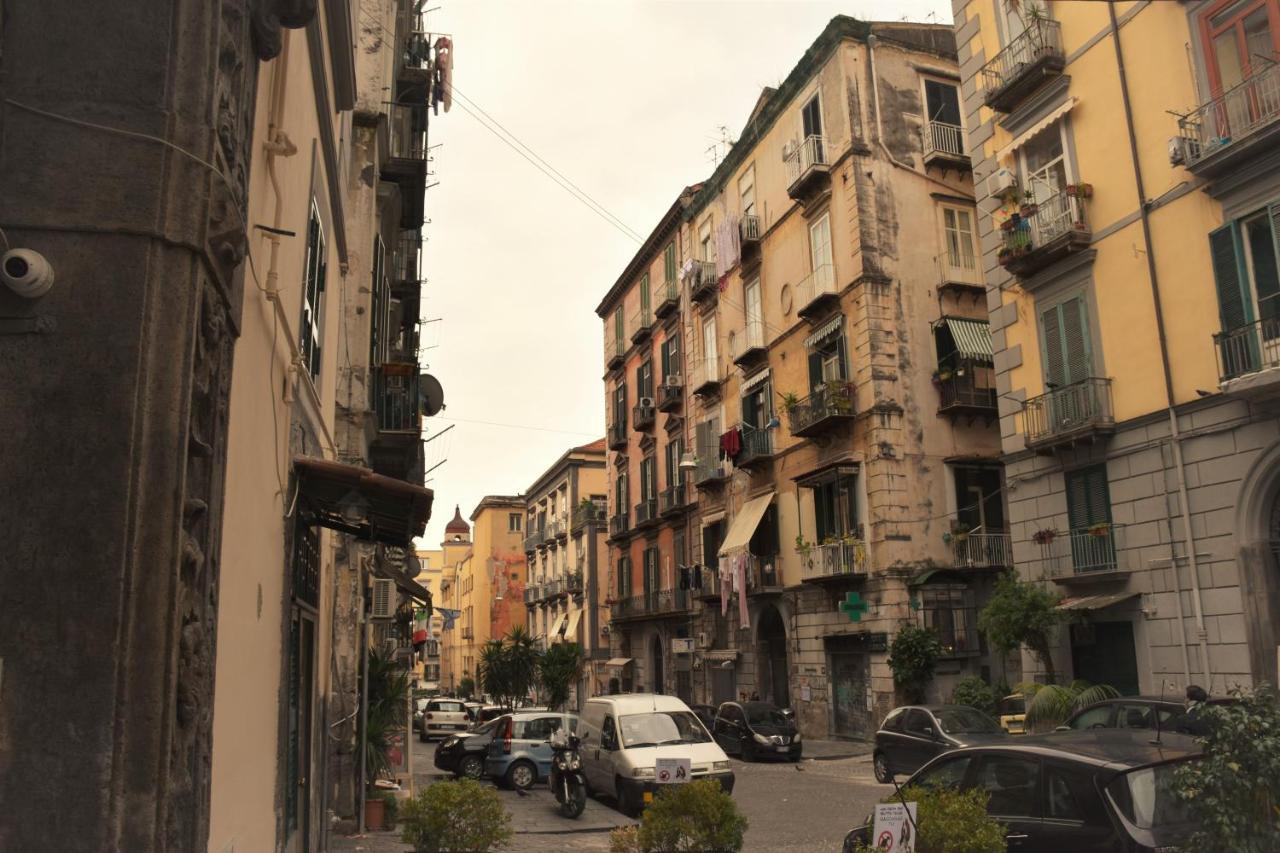 Corno Napoletano Free Parking For Small Cars Only Napoli Eksteriør bilde