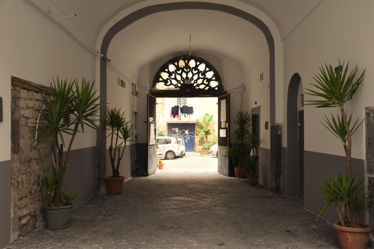 Corno Napoletano Free Parking For Small Cars Only Napoli Eksteriør bilde