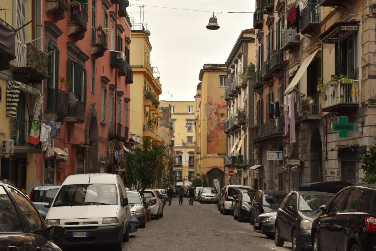 Corno Napoletano Free Parking For Small Cars Only Napoli Eksteriør bilde